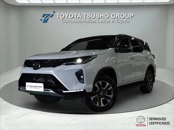 TOYOTA HILUX SW4 2.8 D-4D TURBO DIESEL SRX PLATINUM 7L 4X4 AUTOMÁTICO TOYOTA HILUX SW4 2.8 D-4D TURBO DIESEL SRX PLATINUM 7L 4X4 AUTOMÁTICO